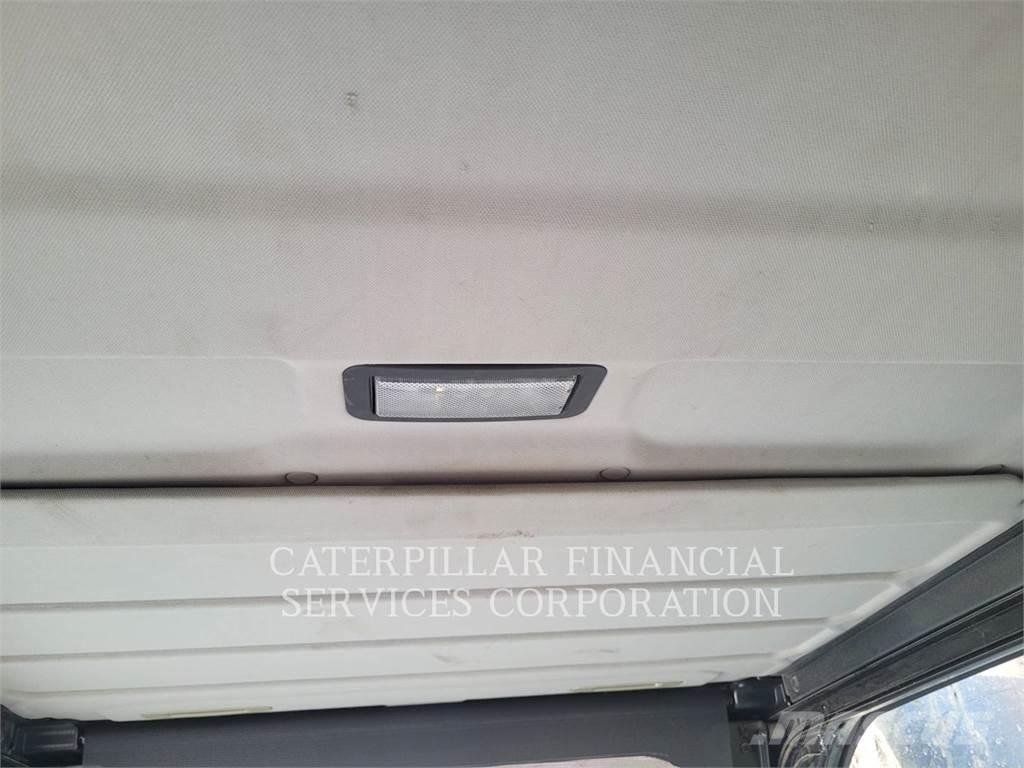 CAT 374-07 Roomikekskavaatorid