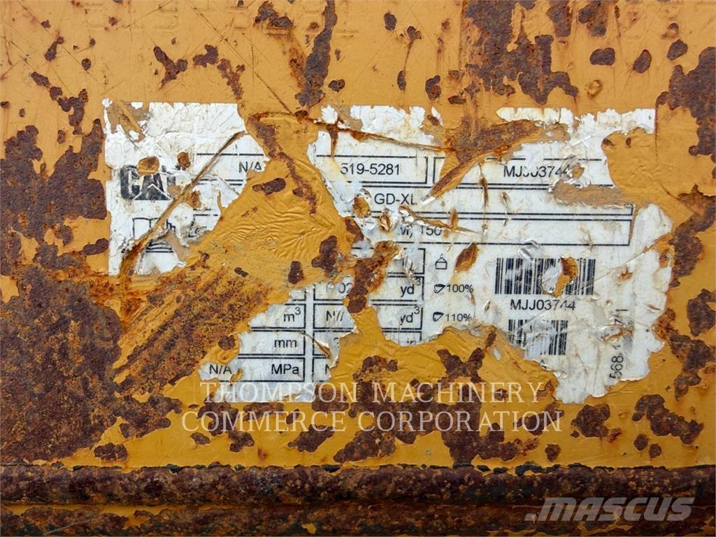 CAT 374-07 Roomikekskavaatorid