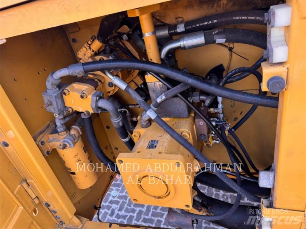 CAT 374D L Roomikekskavaatorid