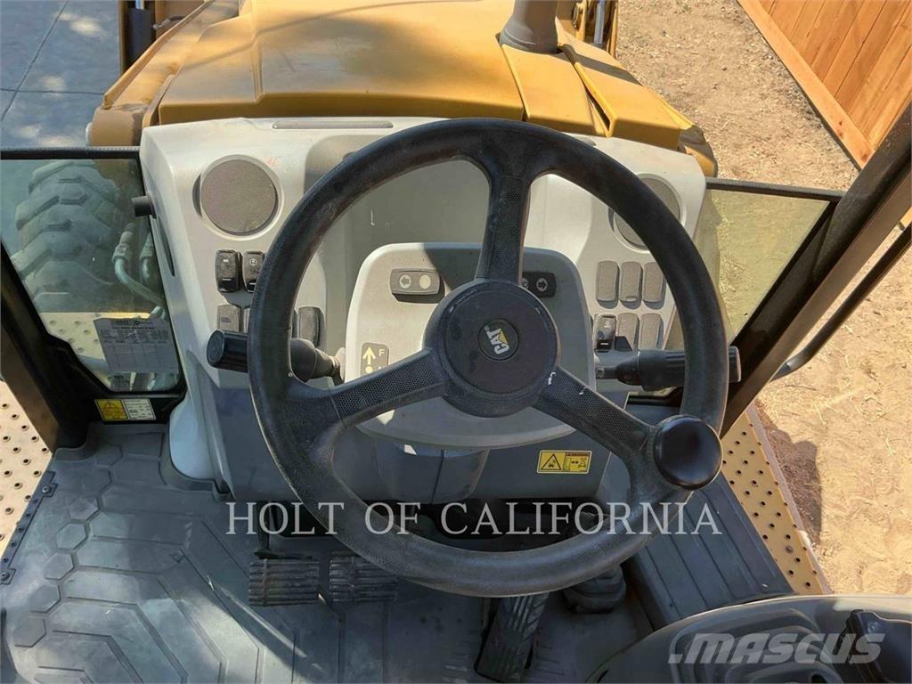 CAT 415F2IL Rataslaadurid