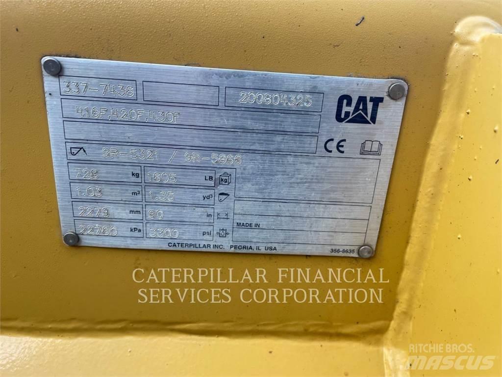 CAT 42007 Ekskavaatorlaadurid