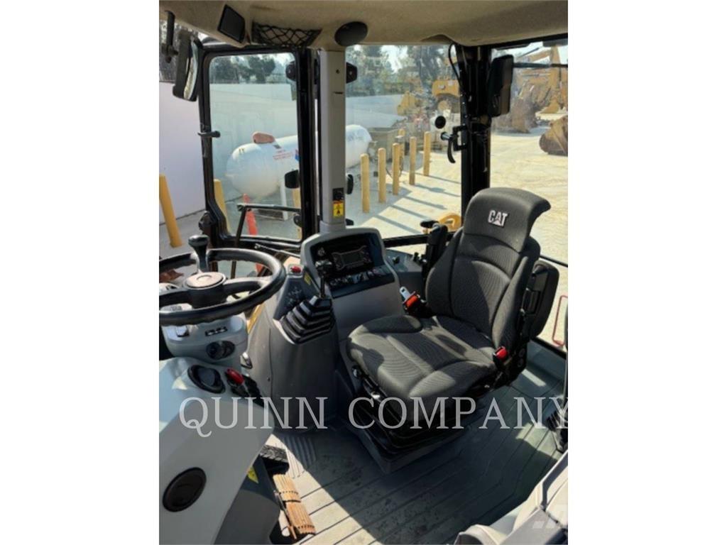 CAT 42007 Ekskavaatorlaadurid