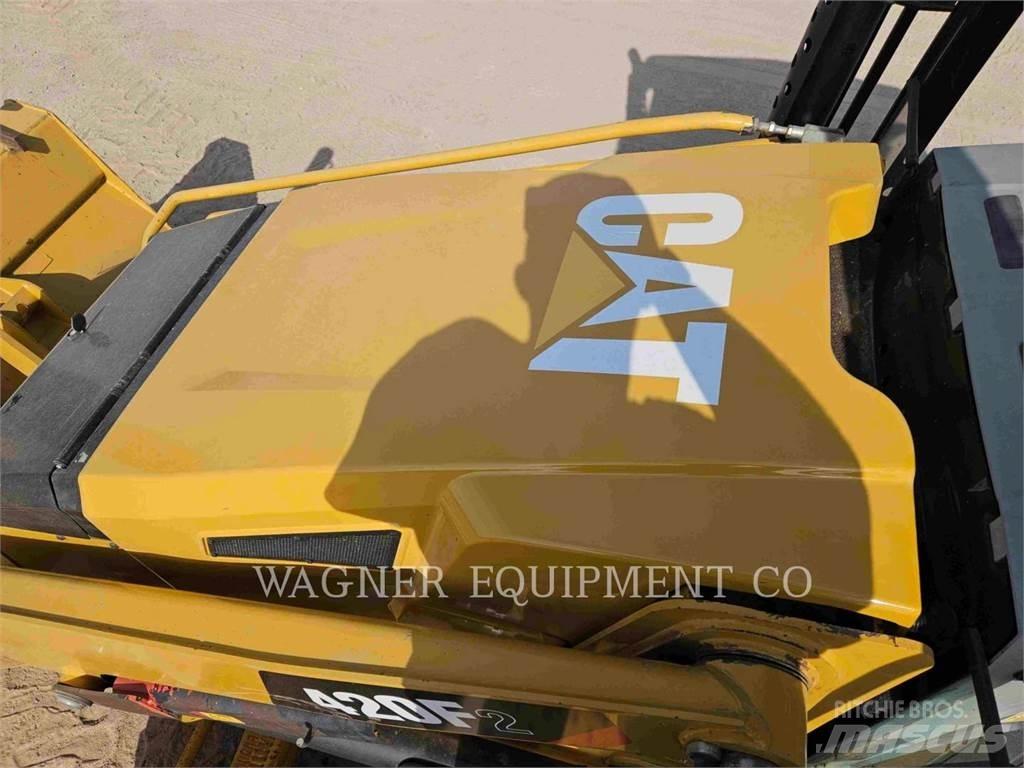 CAT 420F2ST Ekskavaatorlaadurid
