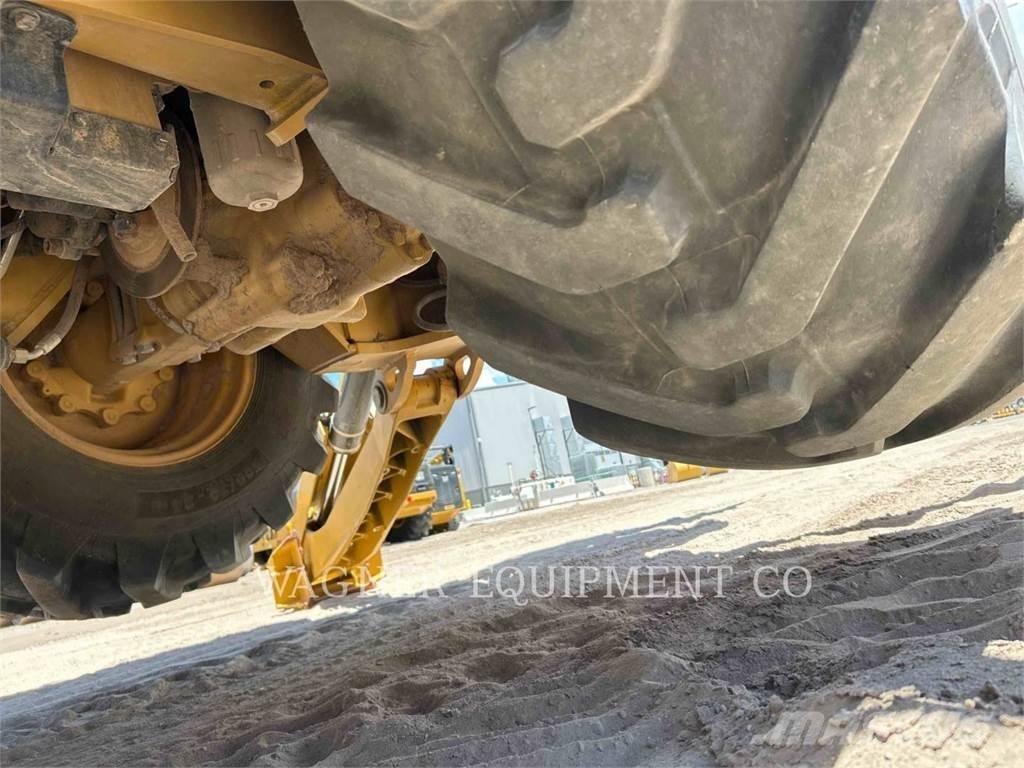 CAT 440 Ekskavaatorlaadurid