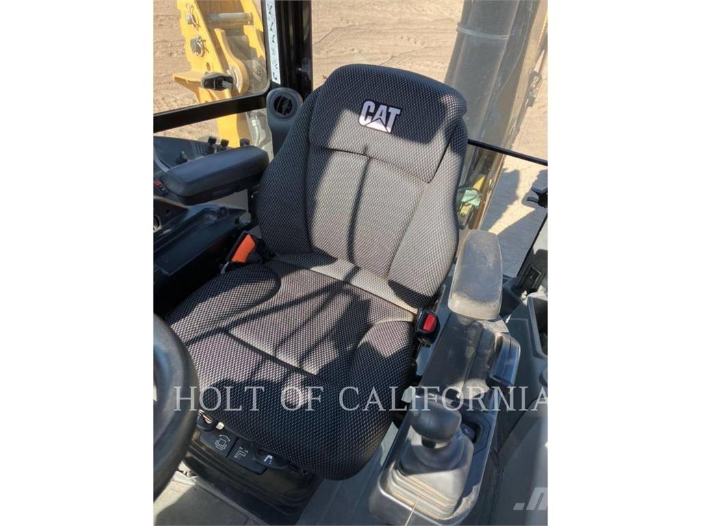 CAT 440 Ekskavaatorlaadurid