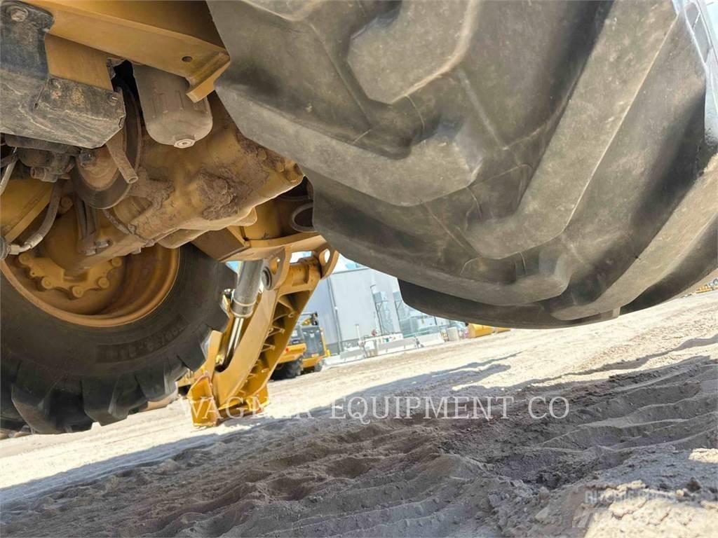 CAT 44007 Ekskavaatorlaadurid