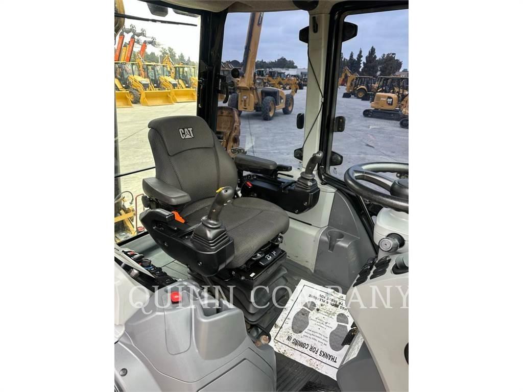 CAT 450 Ekskavaatorlaadurid