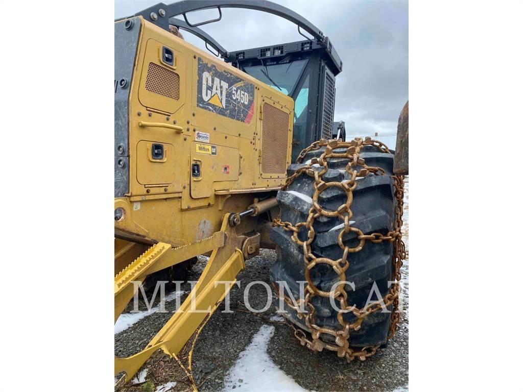 CAT 545D Väljaveotraktorid