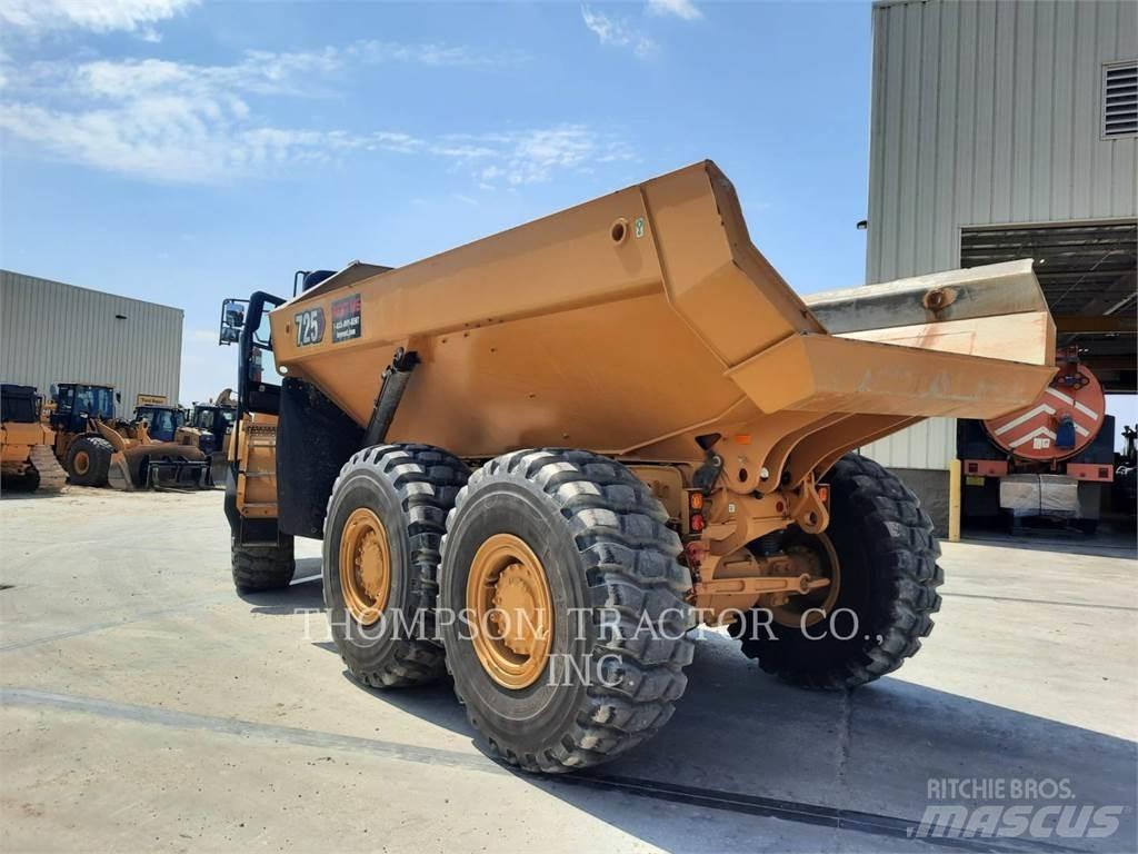CAT 725 Liigendraamiga pinnaseveokid