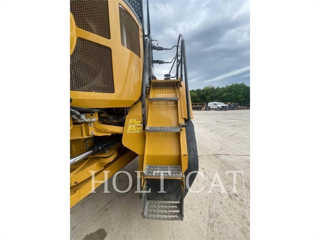 CAT 725 Liigendraamiga pinnaseveokid