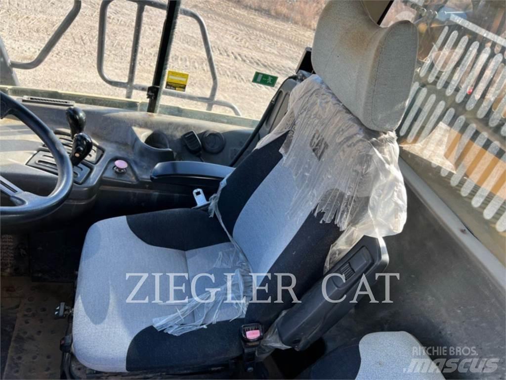 CAT 725 Liigendraamiga pinnaseveokid