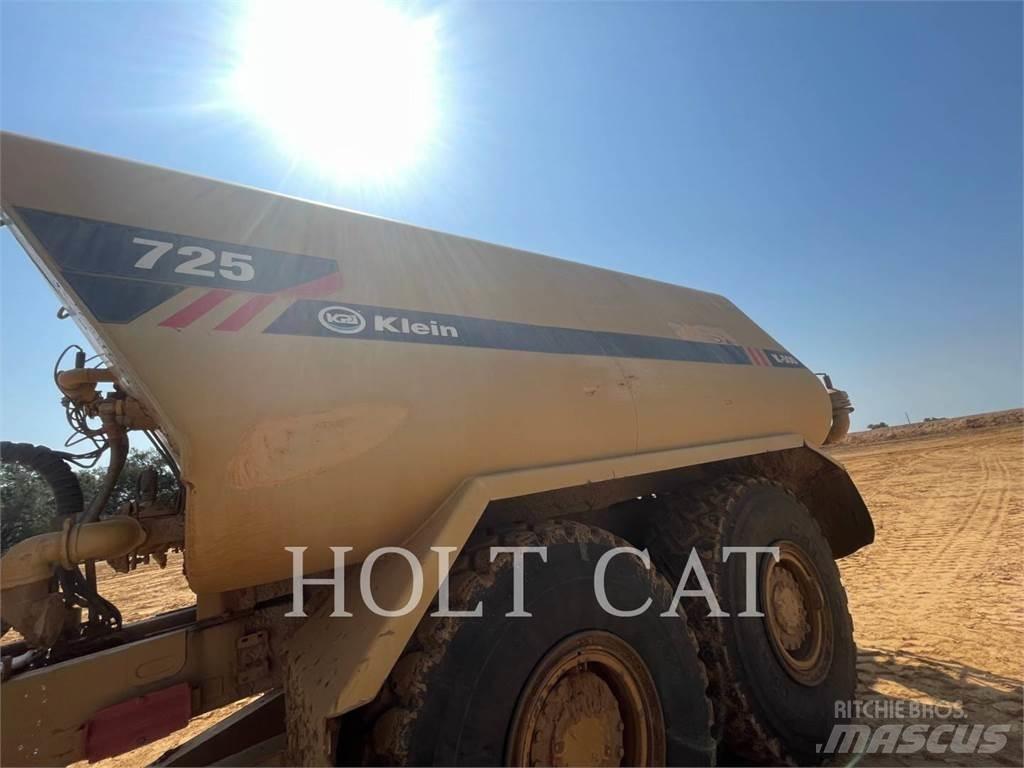 CAT 725 Liigendraamiga pinnaseveokid