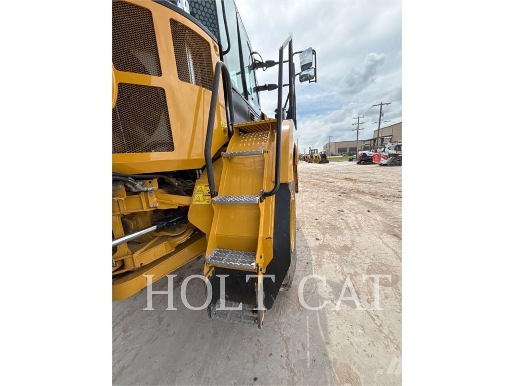 CAT 725 Liigendraamiga pinnaseveokid