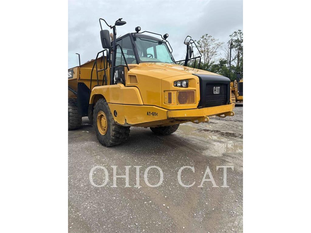 CAT 725 C2 Liigendraamiga pinnaseveokid