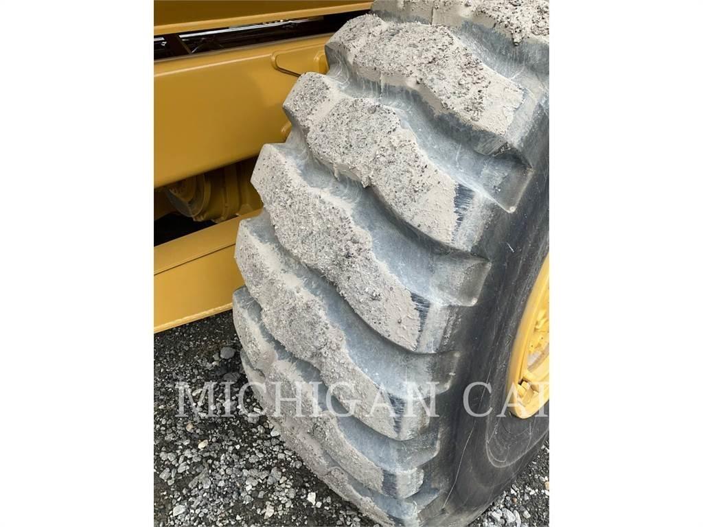 CAT 725 T Liigendraamiga pinnaseveokid