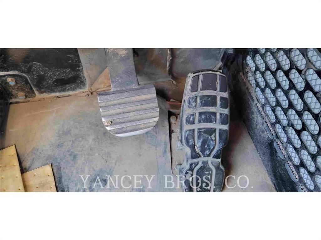 CAT 725 WT Liigendraamiga pinnaseveokid