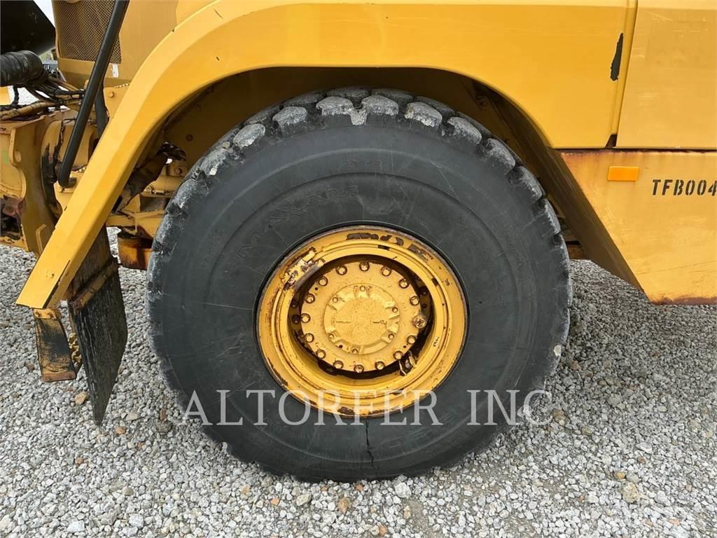 CAT 725C Liigendraamiga pinnaseveokid