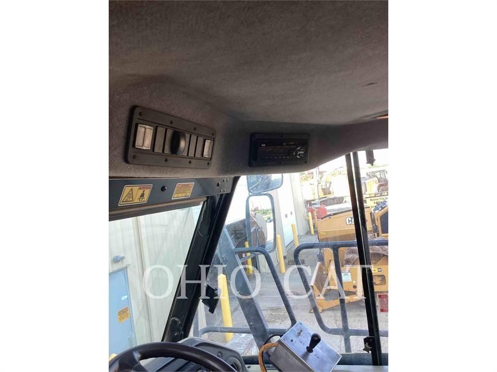 CAT 725C Liigendraamiga pinnaseveokid