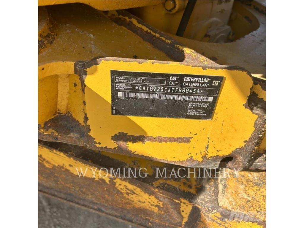 CAT 725C Liigendraamiga pinnaseveokid