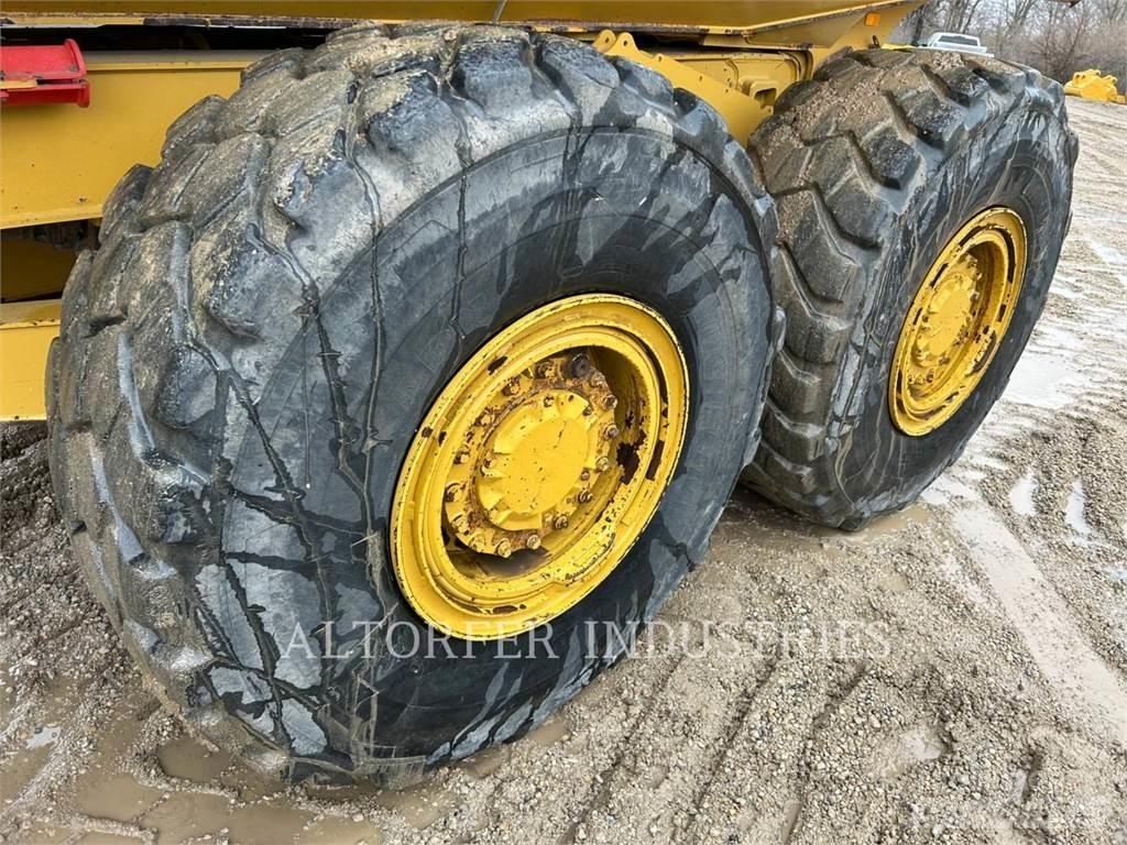 CAT 725C2 Liigendraamiga pinnaseveokid