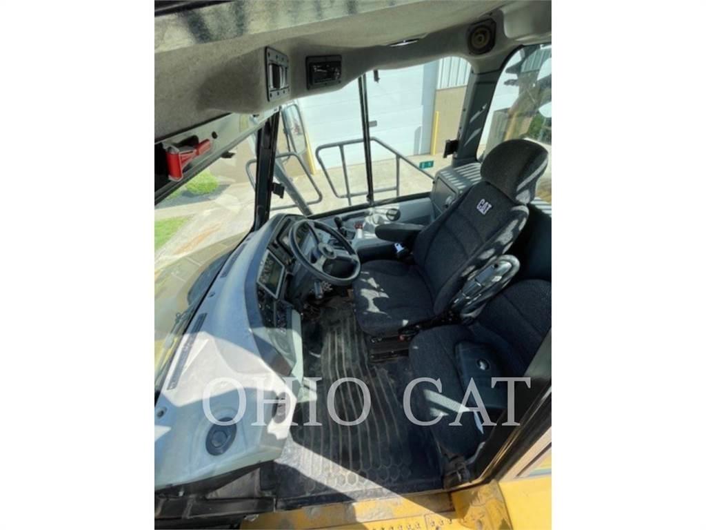 CAT 725C2 Liigendraamiga pinnaseveokid