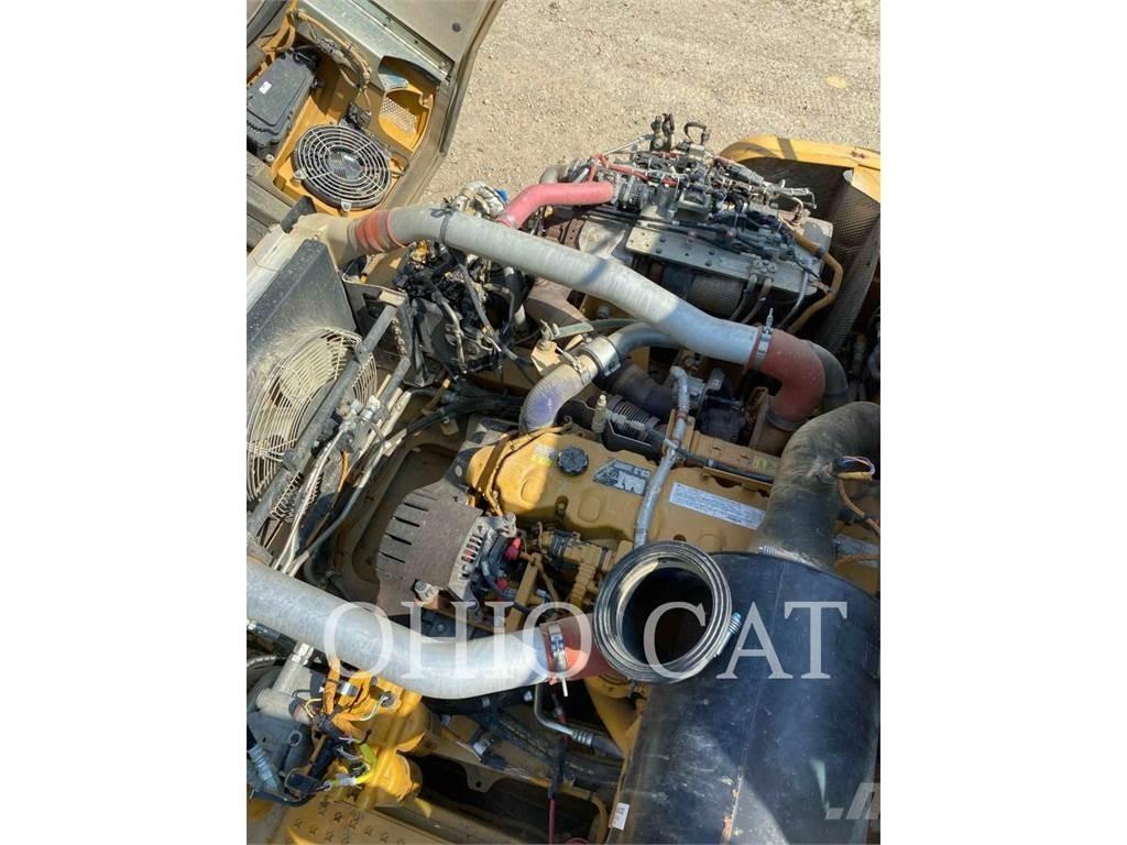 CAT 725C2 Liigendraamiga pinnaseveokid