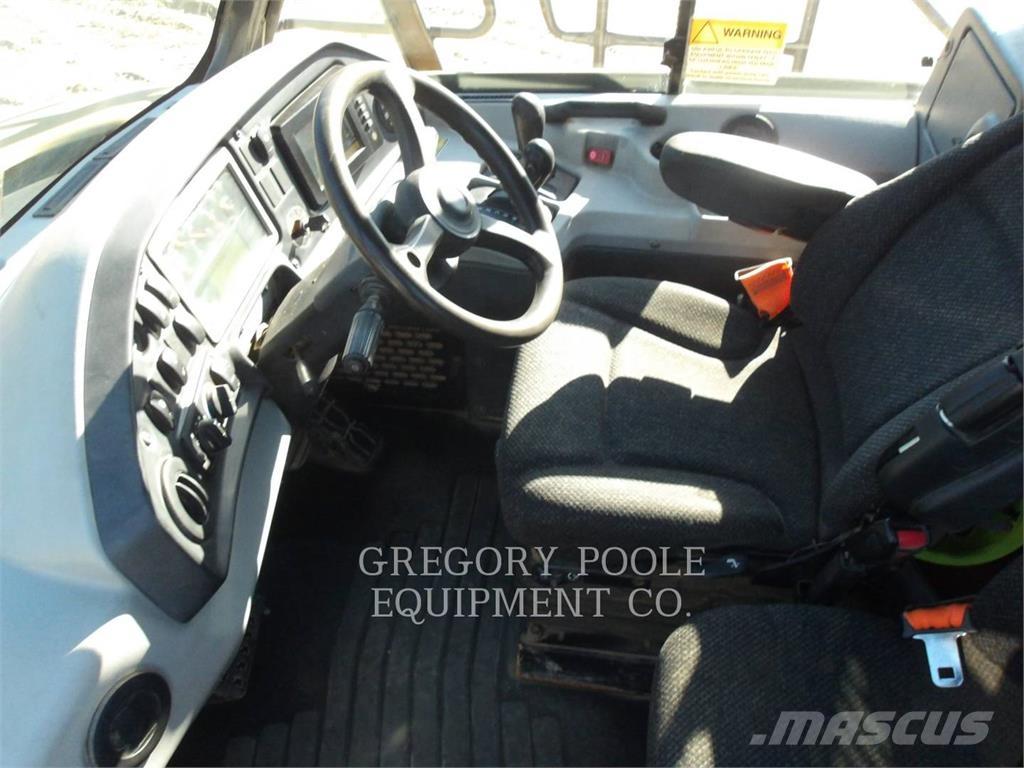 CAT 725C2 Liigendraamiga pinnaseveokid