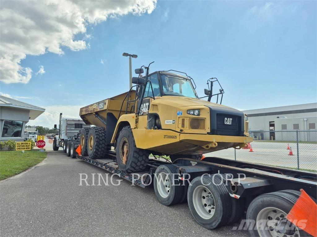 CAT 725C2TG Liigendraamiga pinnaseveokid
