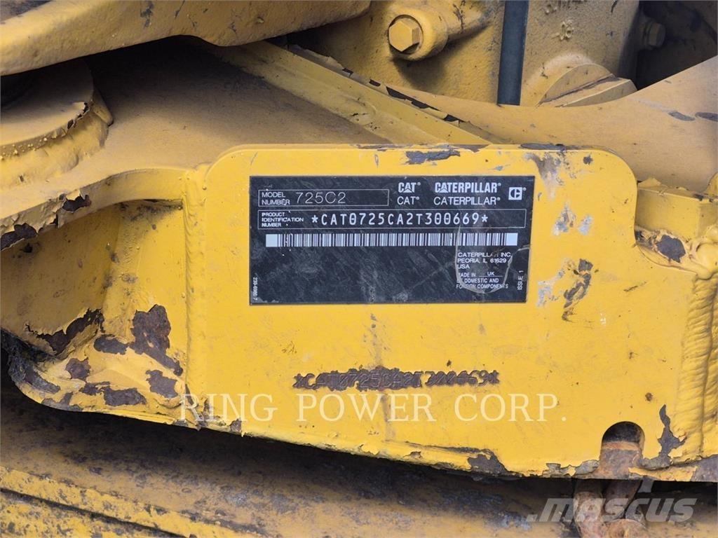 CAT 725C2TG Liigendraamiga pinnaseveokid