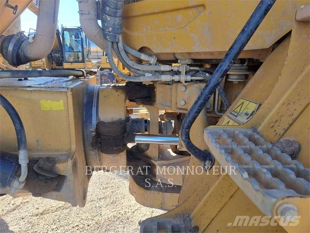 CAT 730 Liigendraamiga pinnaseveokid