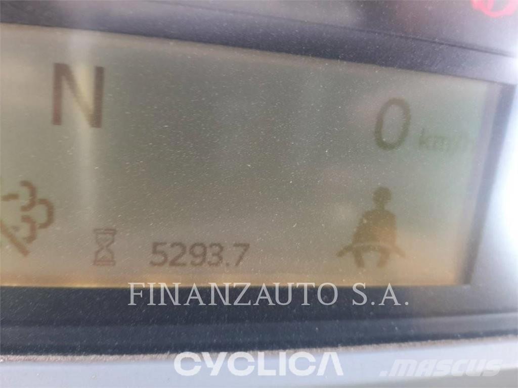 CAT 730C Liigendraamiga pinnaseveokid