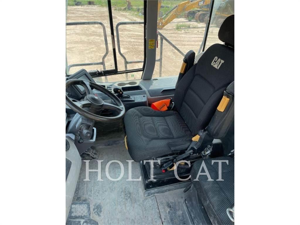 CAT 735 Liigendraamiga pinnaseveokid