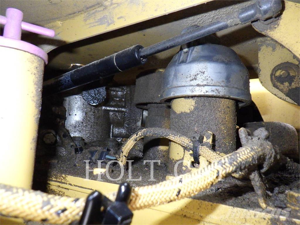 CAT 735 Liigendraamiga pinnaseveokid