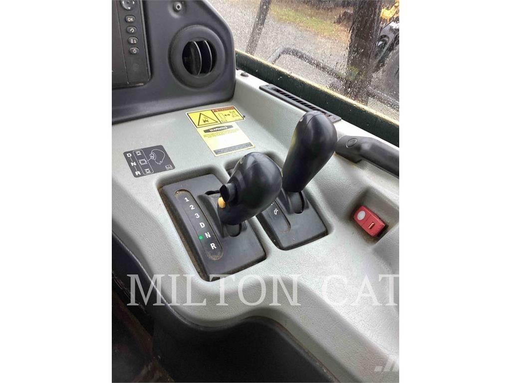 CAT 735C Liigendraamiga pinnaseveokid