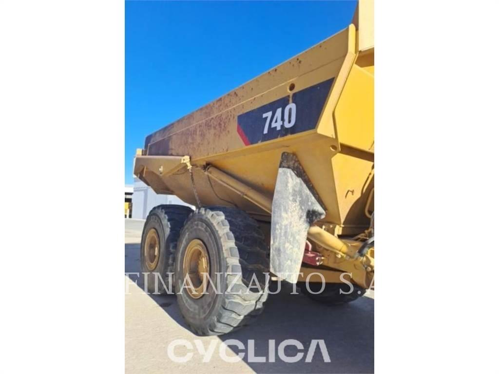 CAT 740 Liigendraamiga pinnaseveokid