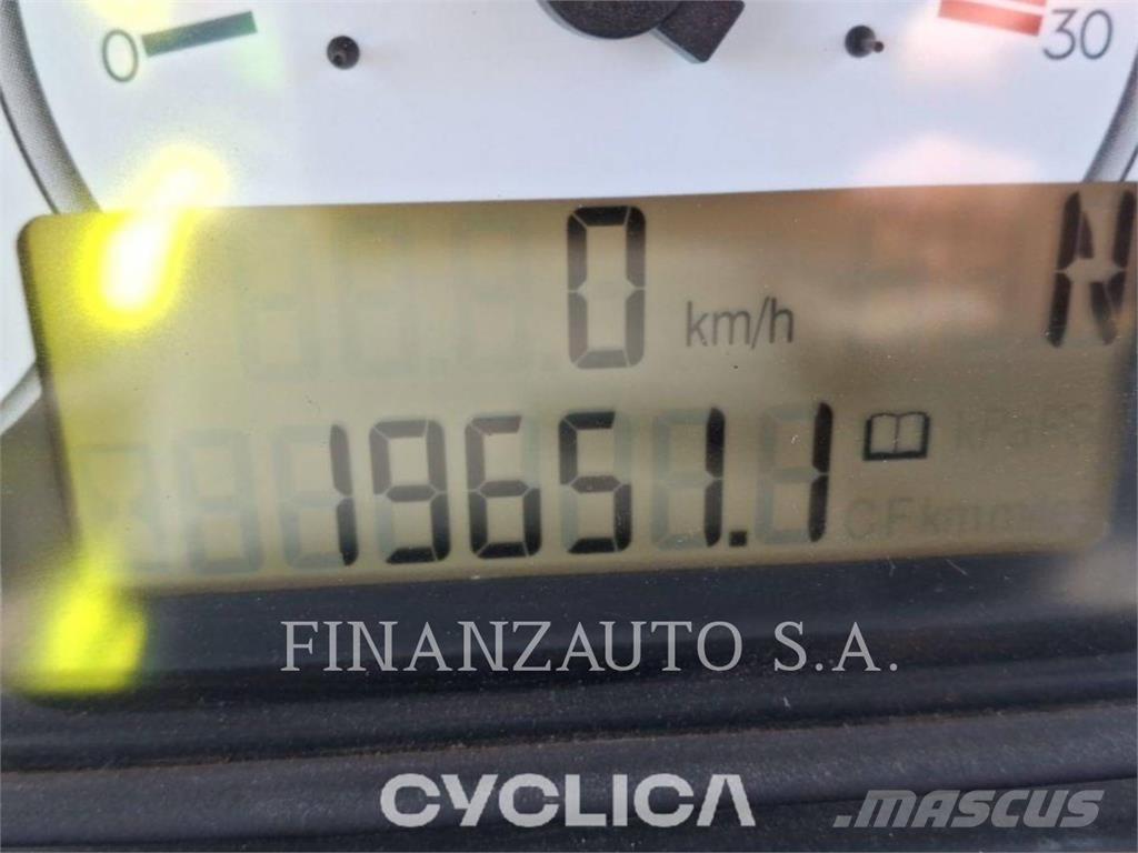 CAT 740 Liigendraamiga pinnaseveokid