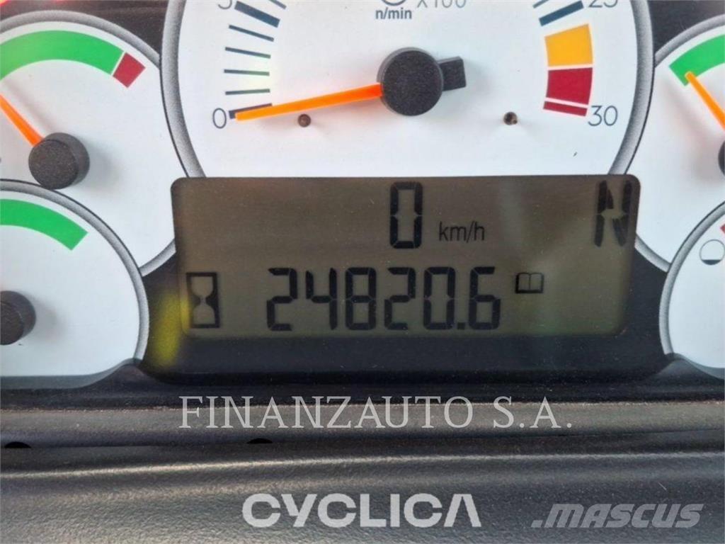 CAT 740 Liigendraamiga pinnaseveokid