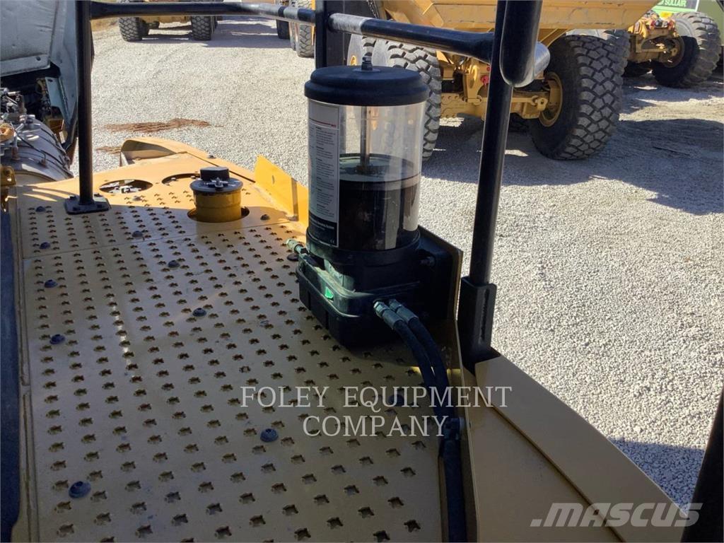 CAT 74004GC Liigendraamiga pinnaseveokid