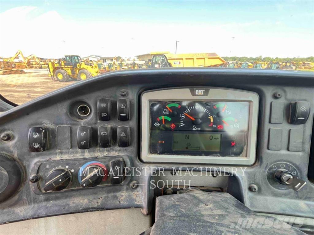 CAT 740B Liigendraamiga pinnaseveokid