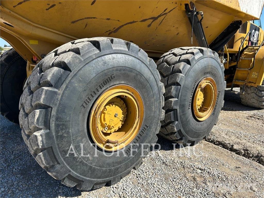 CAT 740B Liigendraamiga pinnaseveokid