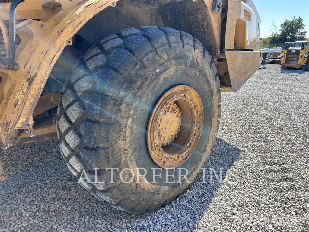 CAT 740B Liigendraamiga pinnaseveokid