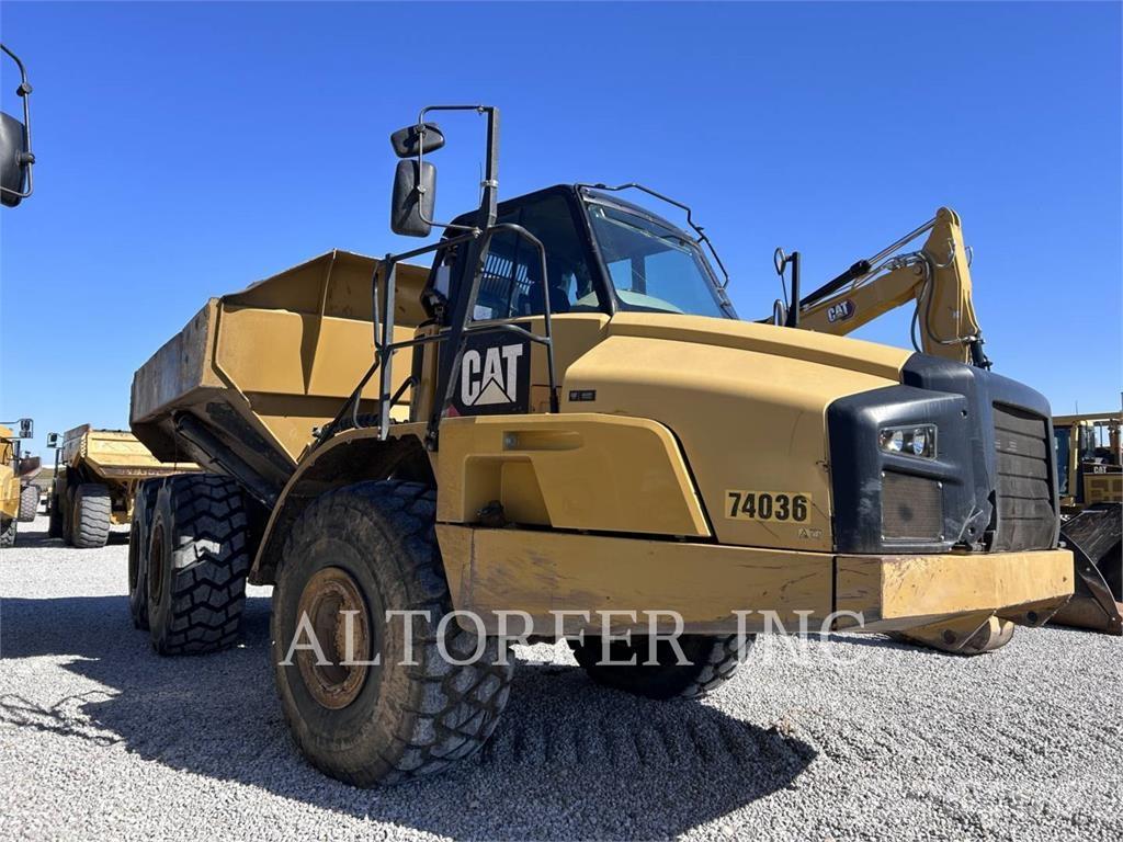 CAT 740B Liigendraamiga pinnaseveokid