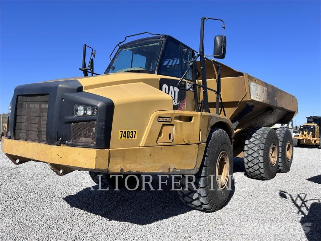 CAT 740B Liigendraamiga pinnaseveokid
