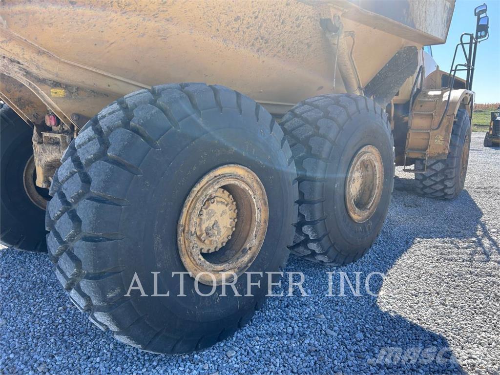 CAT 740B Liigendraamiga pinnaseveokid