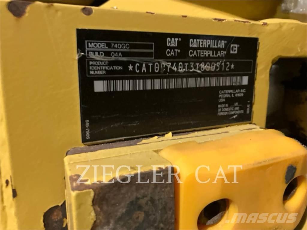 CAT 740GC Liigendraamiga pinnaseveokid