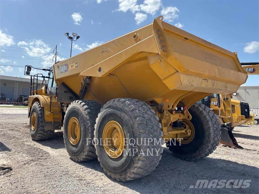 CAT 740GC-04 Liigendraamiga pinnaseveokid
