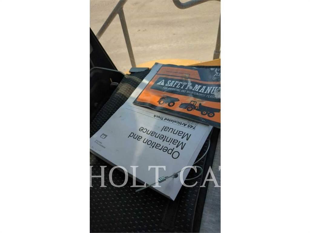 CAT 745 Liigendraamiga pinnaseveokid