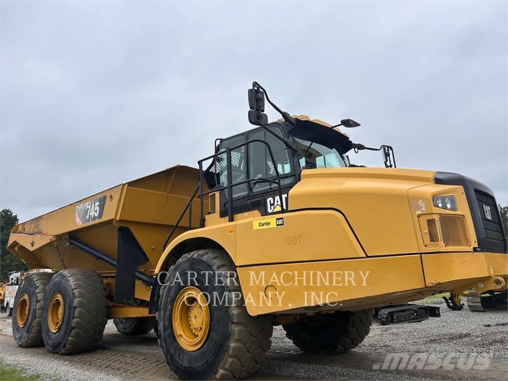 CAT 745 Liigendraamiga pinnaseveokid