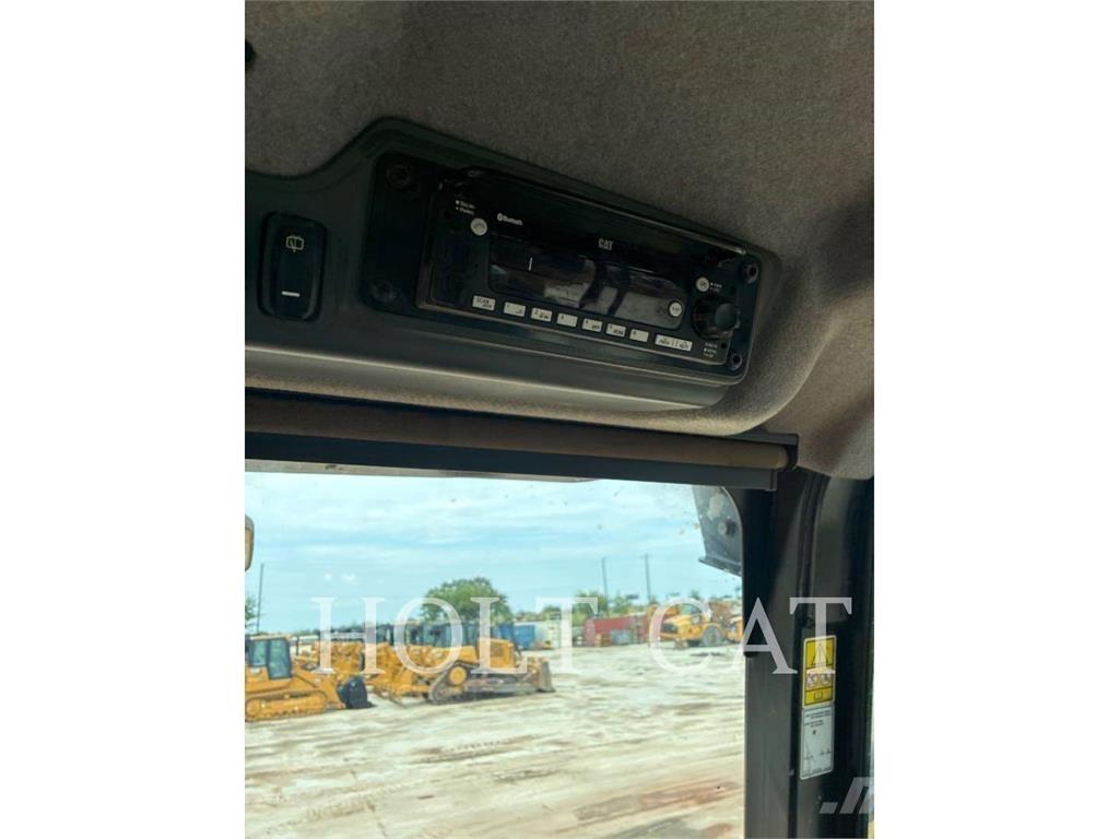 CAT 745 Liigendraamiga pinnaseveokid