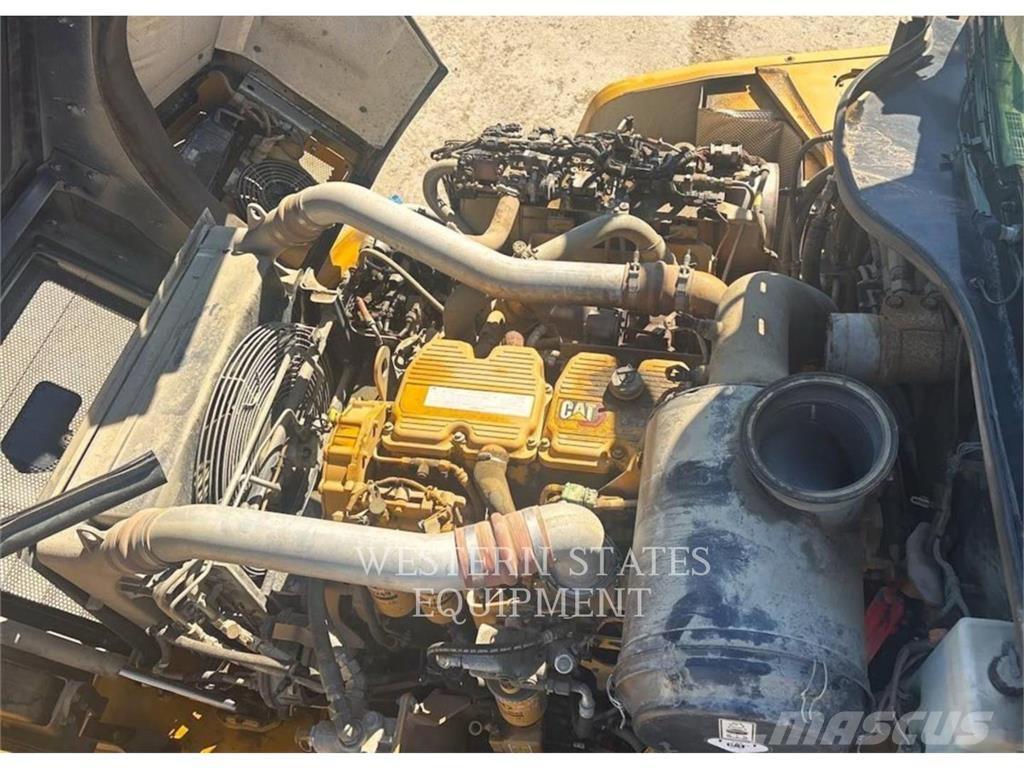 CAT 745 Liigendraamiga pinnaseveokid